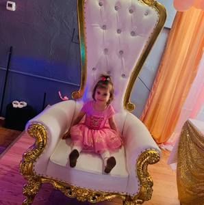 Meet your Posher, Eysan